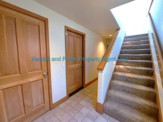 Building Photo - Unique Yacht Harbor 3bed/2bath Home with S...