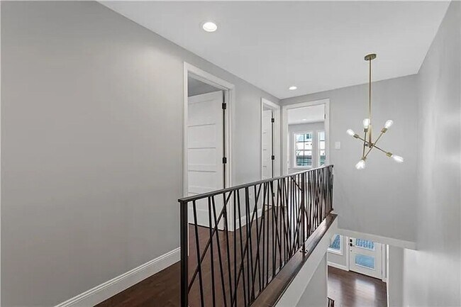 Building Photo - Bright 3-Bedroom Home in Mount Washington,...