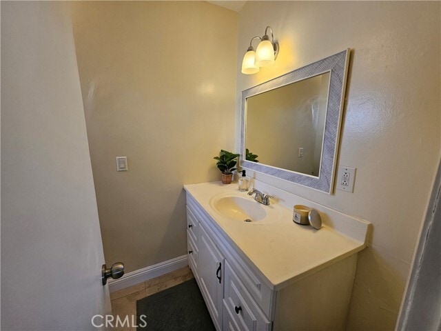 Building Photo - 1381 Burwood St