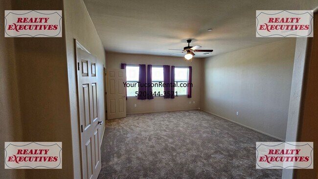 Building Photo - Wentworth Rd South - 4 Bedrooms 2.5 bathrooms, 3 car garage and large fenced yard