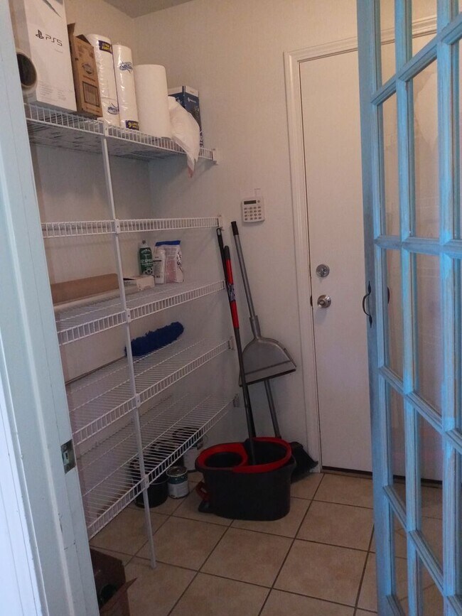 Building Photo - Enchanted Hills