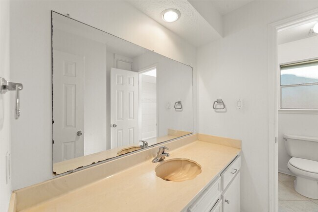 Building Photo - 15751 Fern Basin Dr