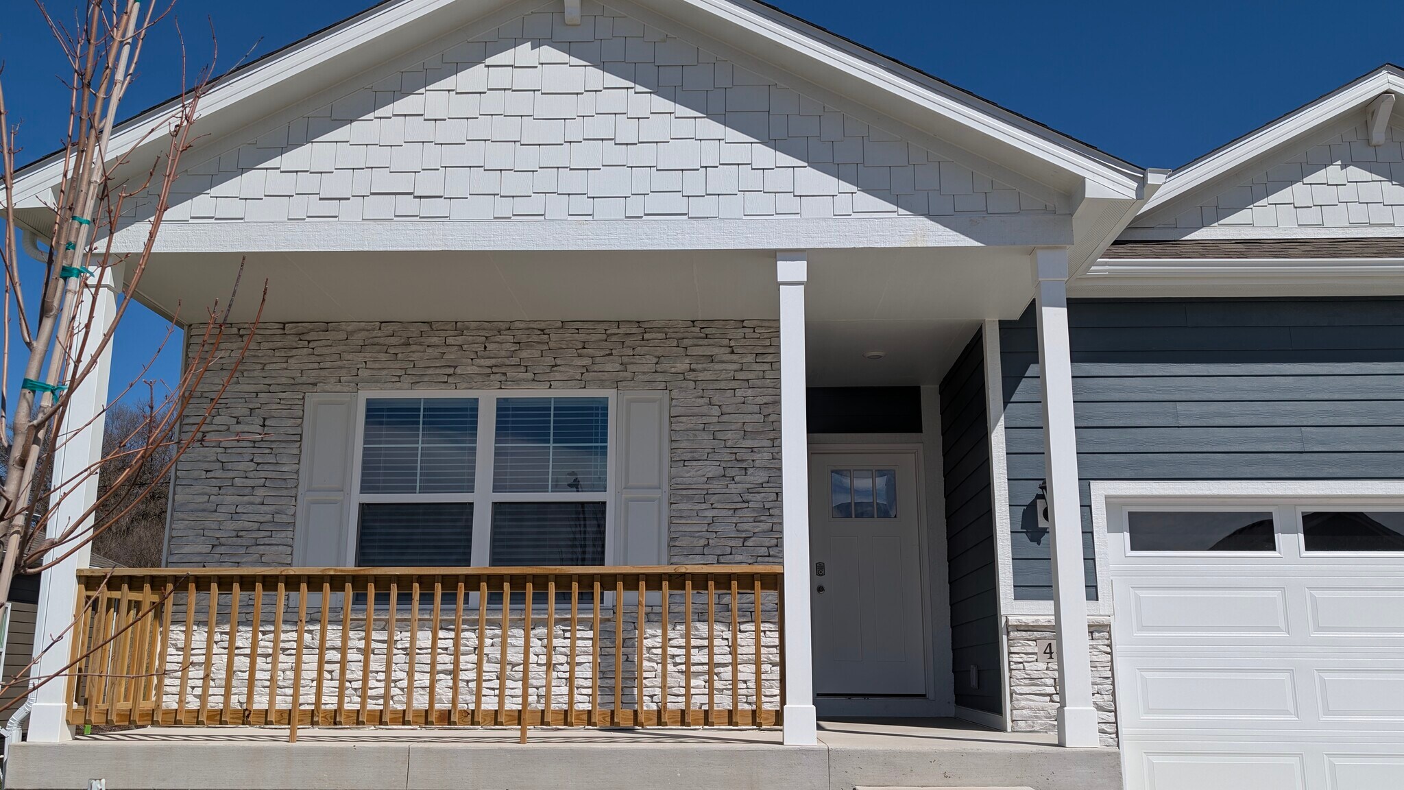 Building Photo - 449 Meadows Ct