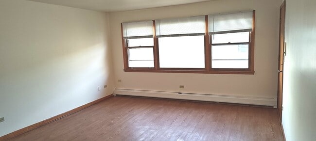 Building Photo - 2412 N 76th Ave