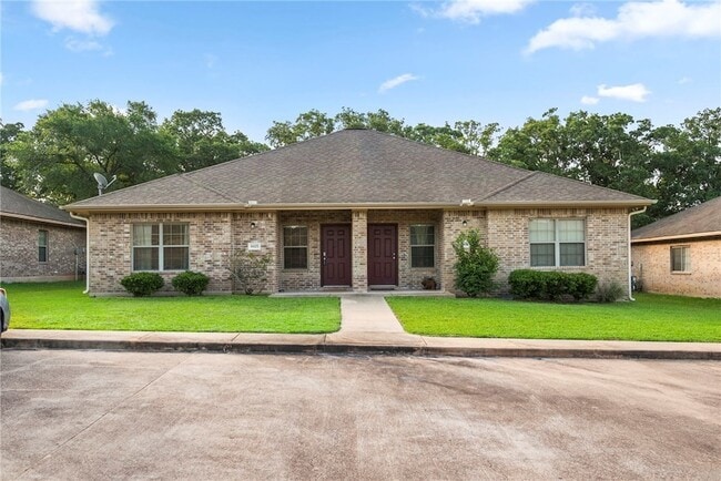 Building Photo - 4451 Reveille Rd