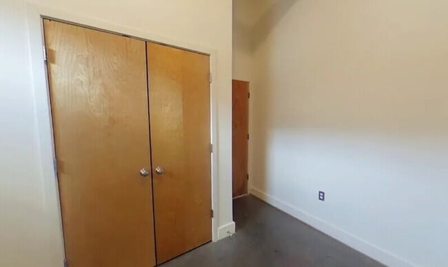 Building Photo - 301 Goshen St