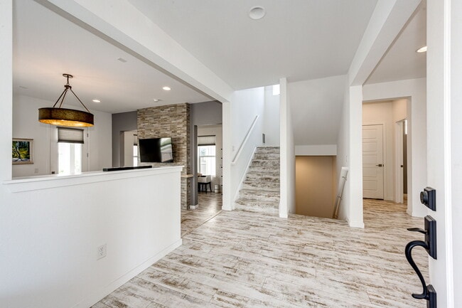 Building Photo - 8881 Southurst St