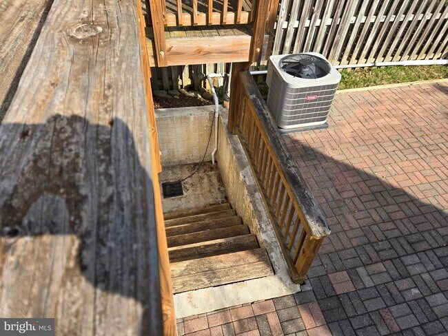 Building Photo - 300 Cinnabar Ln