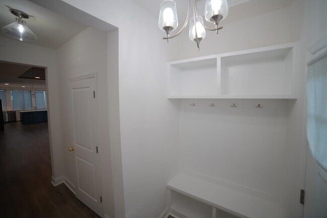 Building Photo - 219 Bienville Pl