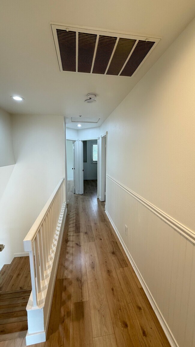 Building Photo - 5709 Kensington Pl