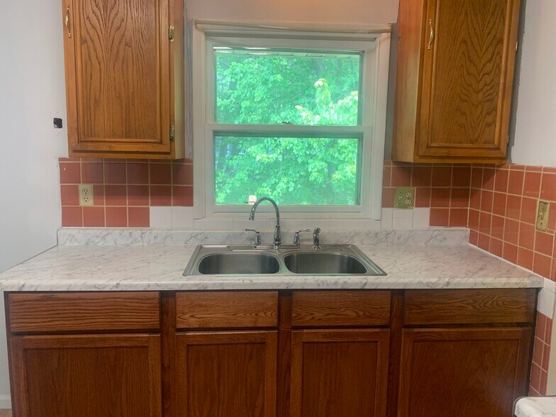 Kitchen counter (new) - 274 Hillcrest Ave