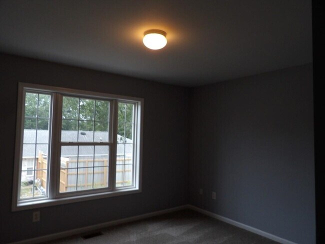 Building Photo - 4128 Horseshoe Rd N