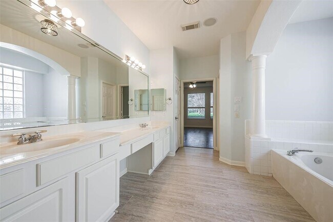 Building Photo - 3603 E Cedar Hollow Dr