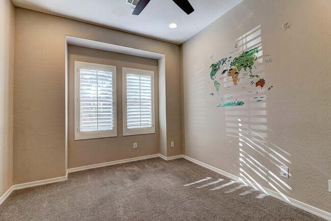 Building Photo - Beautiful 3 bedroom