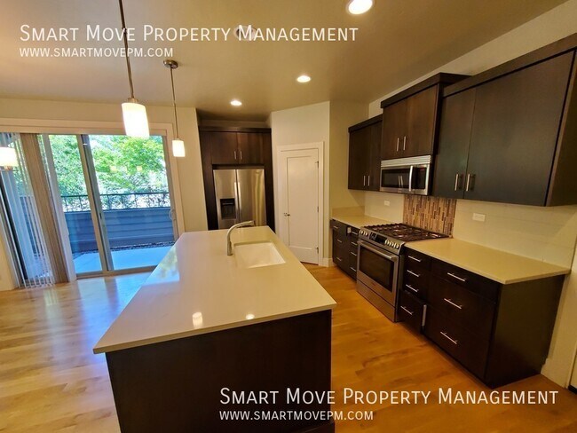 Building Photo - 3905 Woodcraft-