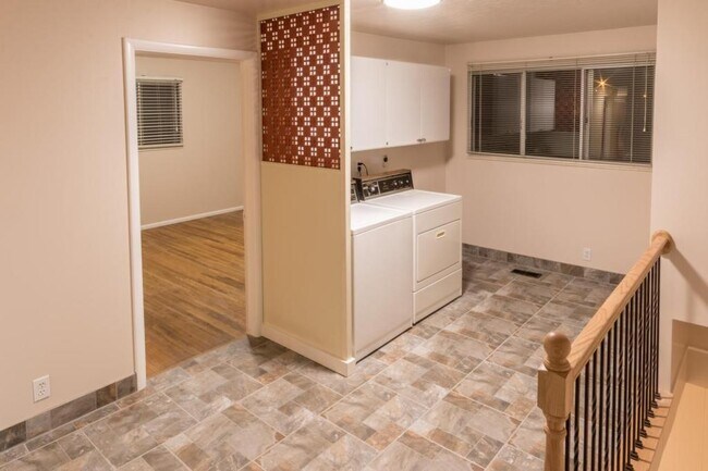 Building Photo - 5886 S Utahna Dr