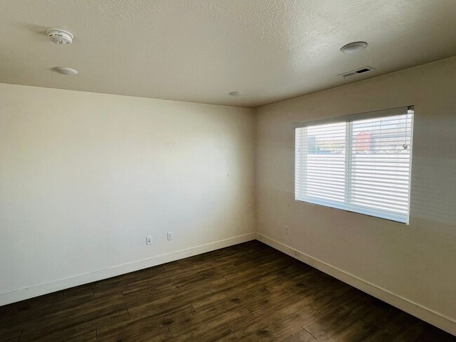 Building Photo - Beautiful new construction town home with ...