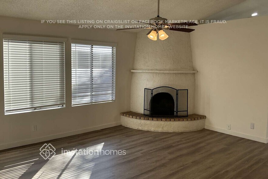 Building Photo - 921 S Val Vista Dr