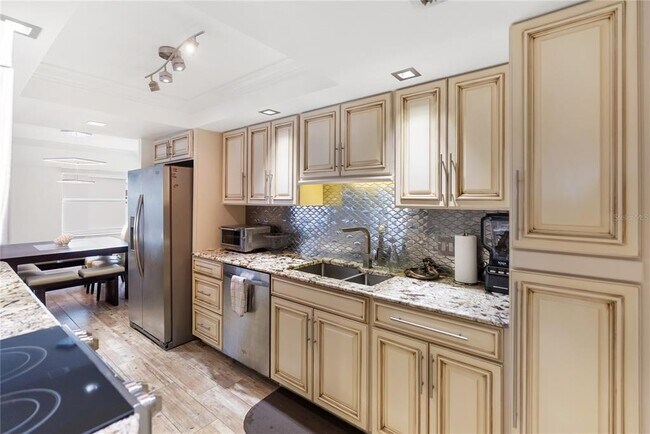 Building Photo - 1750 Benjamin Franklin Dr