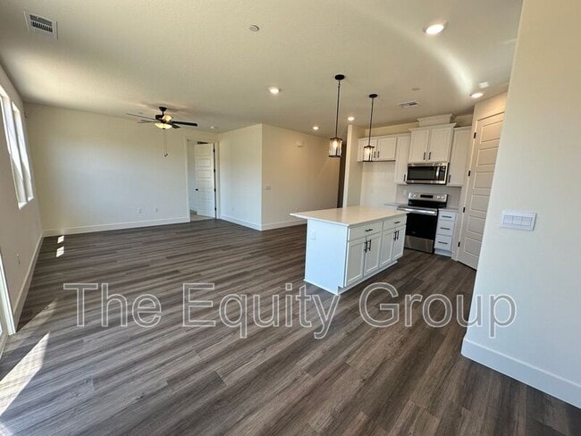 Building Photo - 3949 W Sunnyview Ave