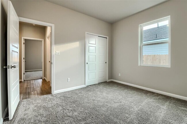 Building Photo - 207 Watercourse Wy