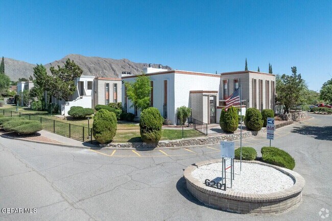 Primary Photo - 6201 Escondido Dr
