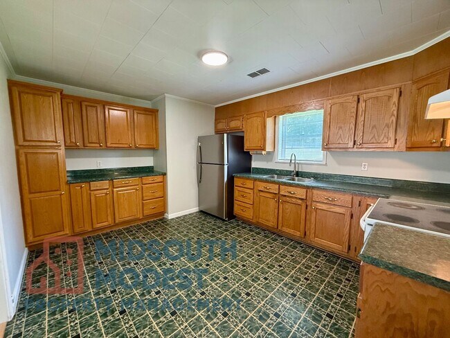 Building Photo - Welcome to this 3 Bedroom/1 Bathroom Home in Paragould AR - $1,200/month