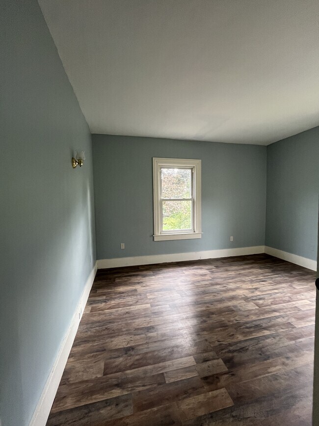 Building Photo - 9 Cowing St