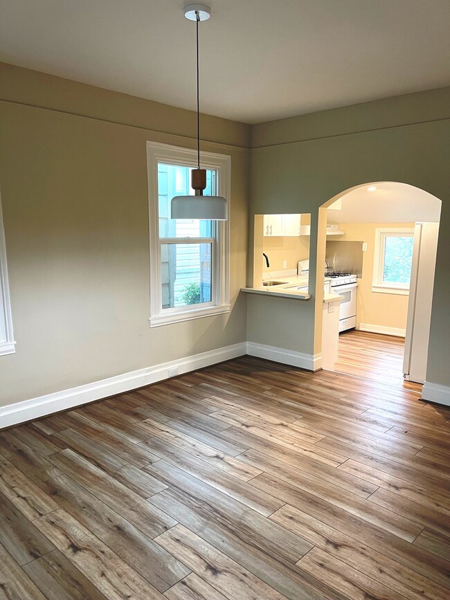 Building Photo - Updated Bernal Heights Holly Park Bungalow