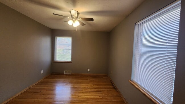 Building Photo - Darling 3 Bed 1.5 Bath 1 Car Garage in the Country Estates Addn Midwest City