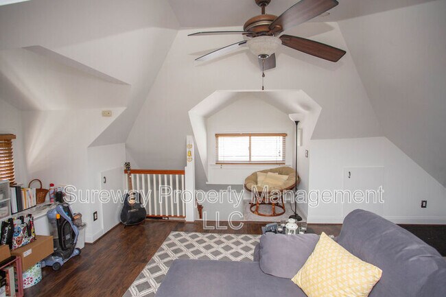 Building Photo - 417 N Warwick Rd