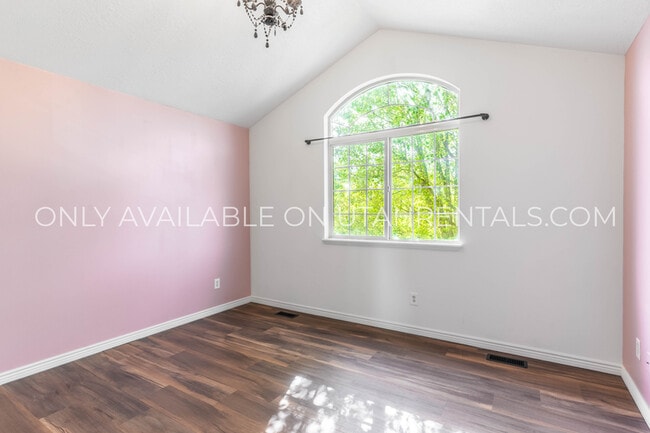 Building Photo - 763 E 80 S