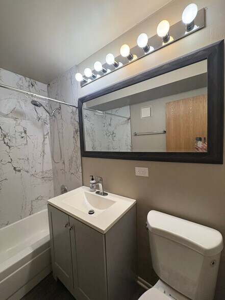 Building Photo - 1324 Geneva Dr