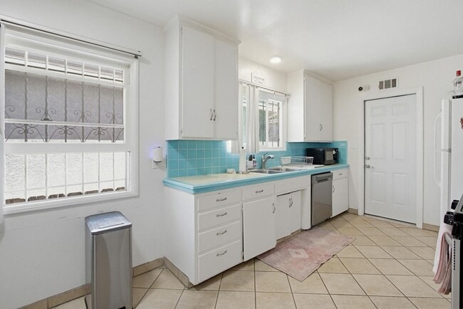 Building Photo - Spacious 5BR Home Near SDSU – Ideal for Students or Families