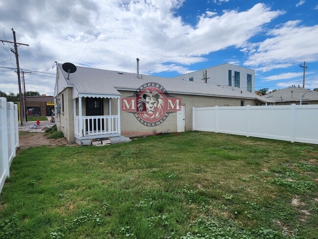 Building Photo - Cozy 1 Bd 1 Bath Remodeled Duplex