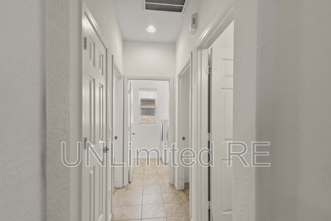 Building Photo - 7889 N Music Mountain Ln