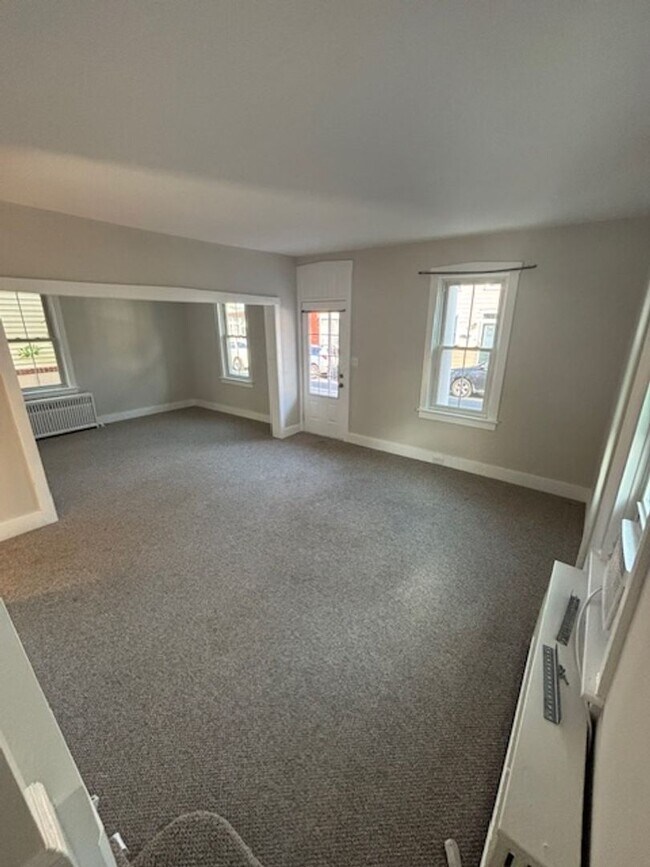 Building Photo - 3 Bedroom 1.5 Bathroom Available in Manheim!