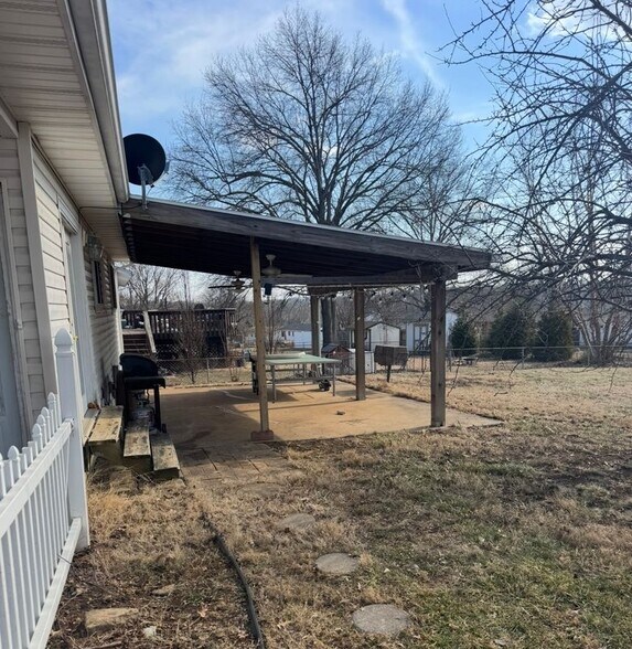 Building Photo - 1894 San Luis Rey Pkwy