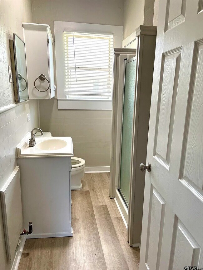 Building Photo - 910 N Newsom St