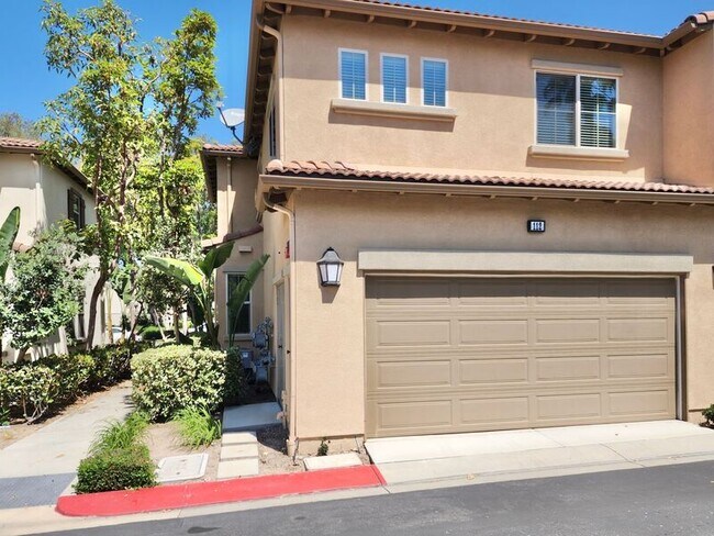 Building Photo - 112 Hedge Bloom