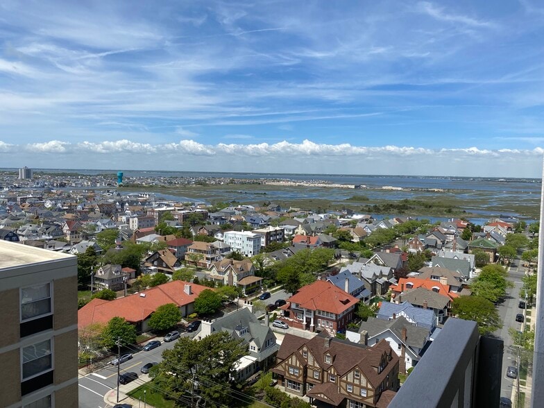 Building Photo - 100 S Berkley Sq