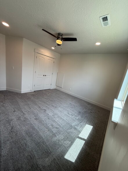 Building Photo - 1364 S 500 W St