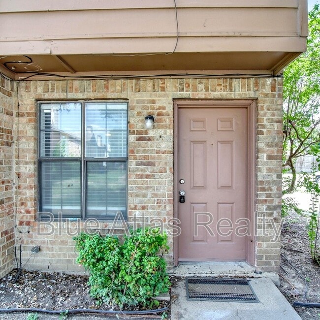 Building Photo - 2718 Wimbledon Ct