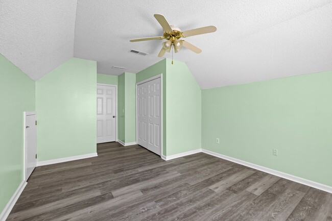 Building Photo - Updated 4BR Home in Northgate District with Huge Back Deck