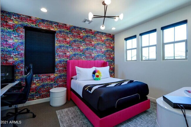 Building Photo - 948 W Yosemite Dr