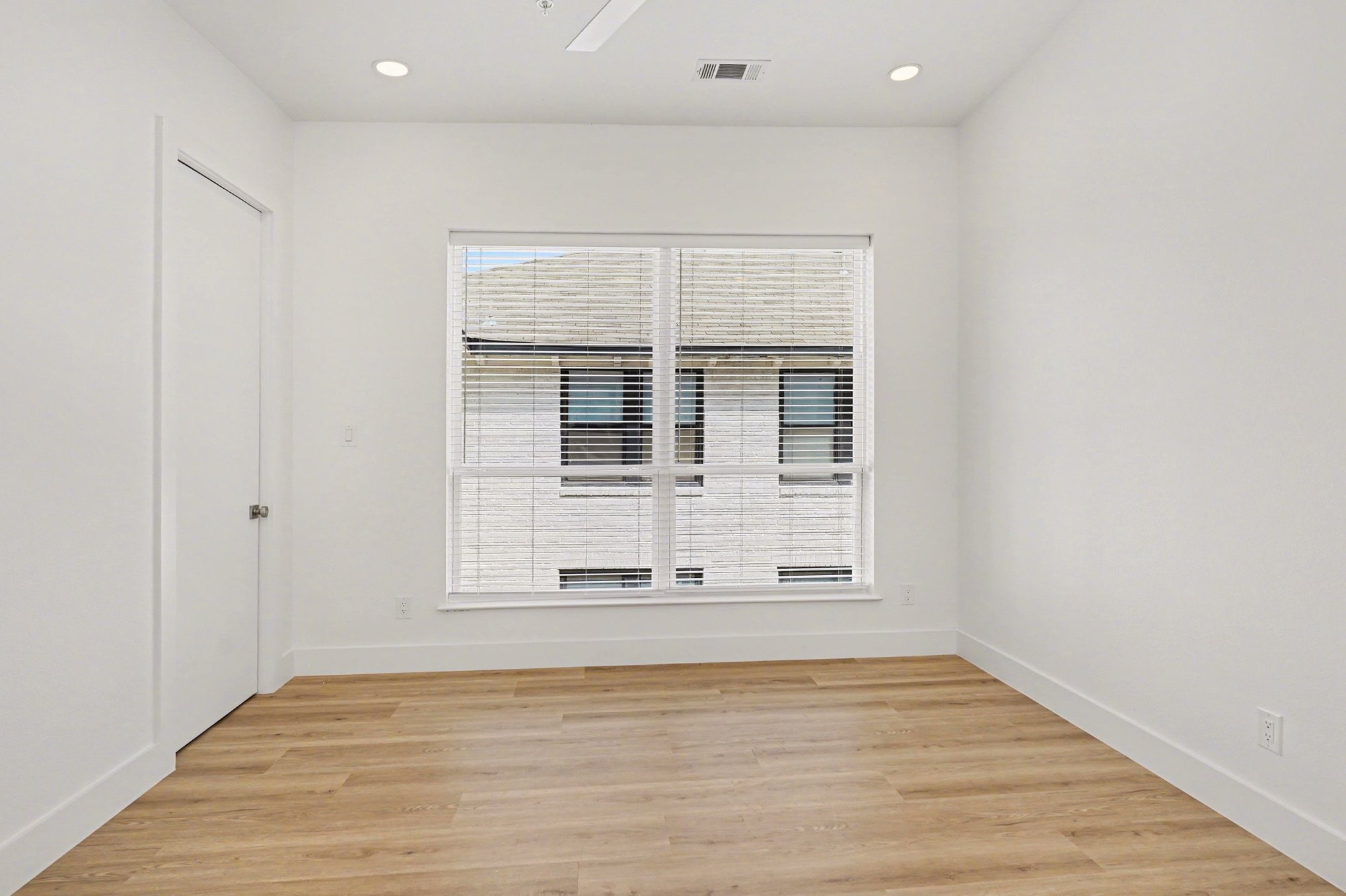 Building Photo - 2217 N Fitzhugh Ave