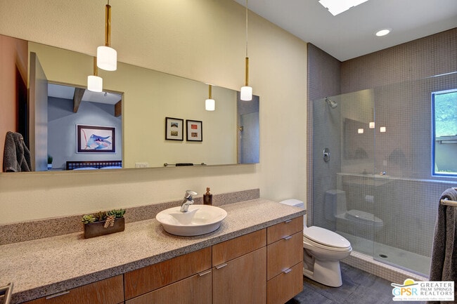 Building Photo - 1536 E Baristo Rd