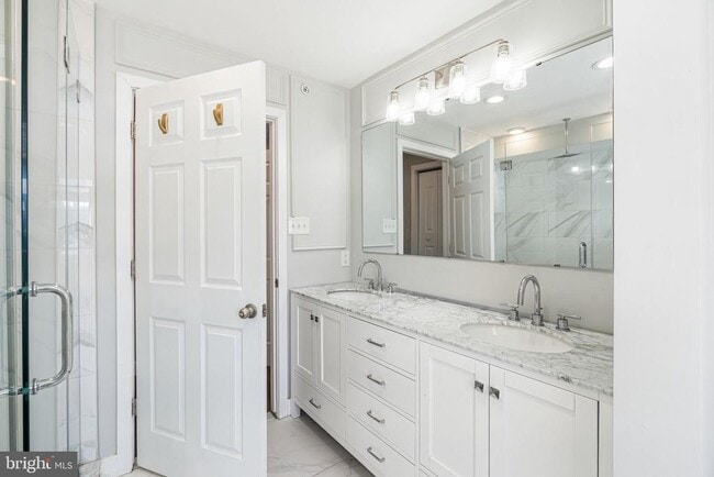 Building Photo - 2122 Sears St