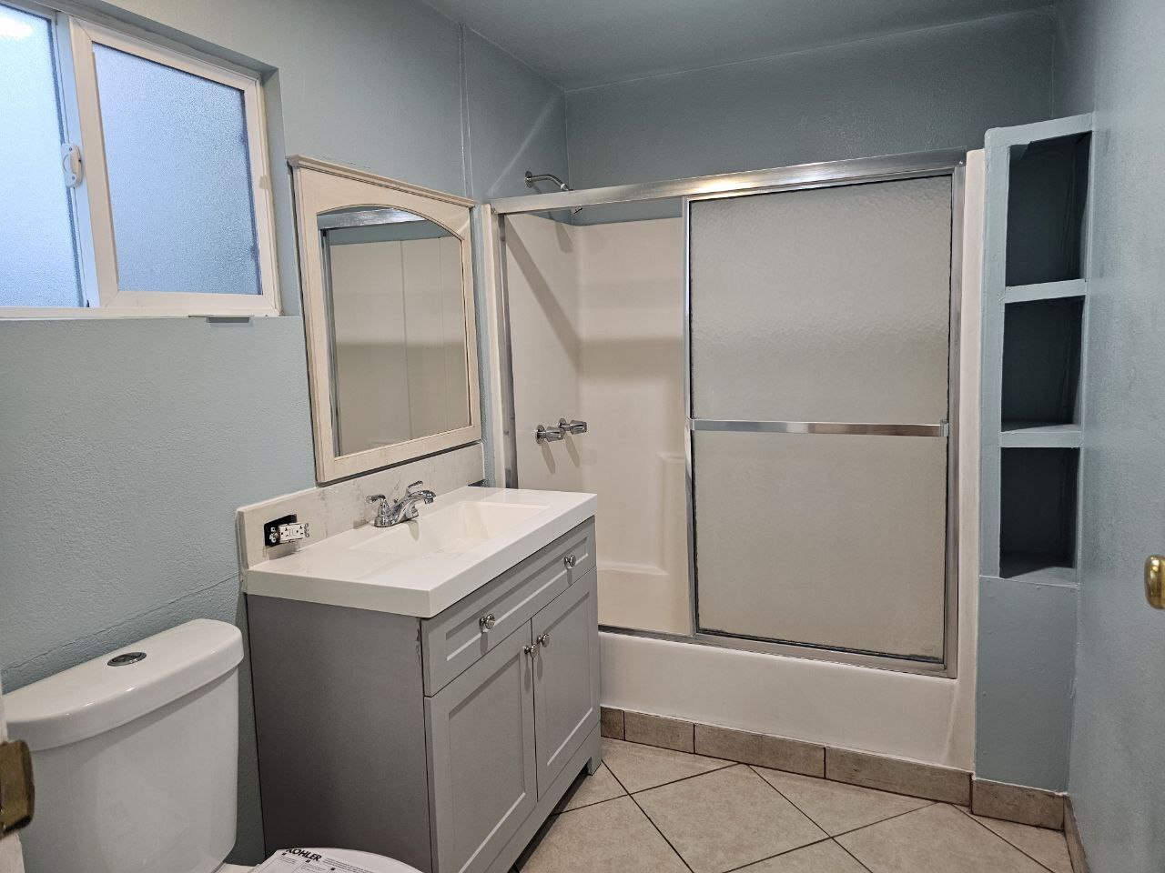 Building Photo - 1042 Hollister St