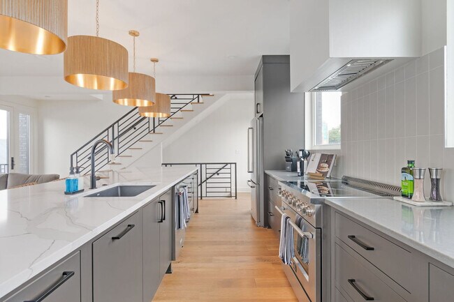 Building Photo - 1117 3rd Ave S